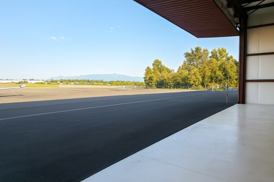 More Photos Of 15367 Crosswind Dr, Burlington Airplane Hangar For Sale