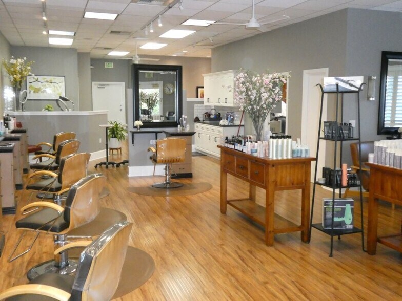 More Photos Of 1101 Foothill Blvd, La Cañada Flintridge Storefront For Lease