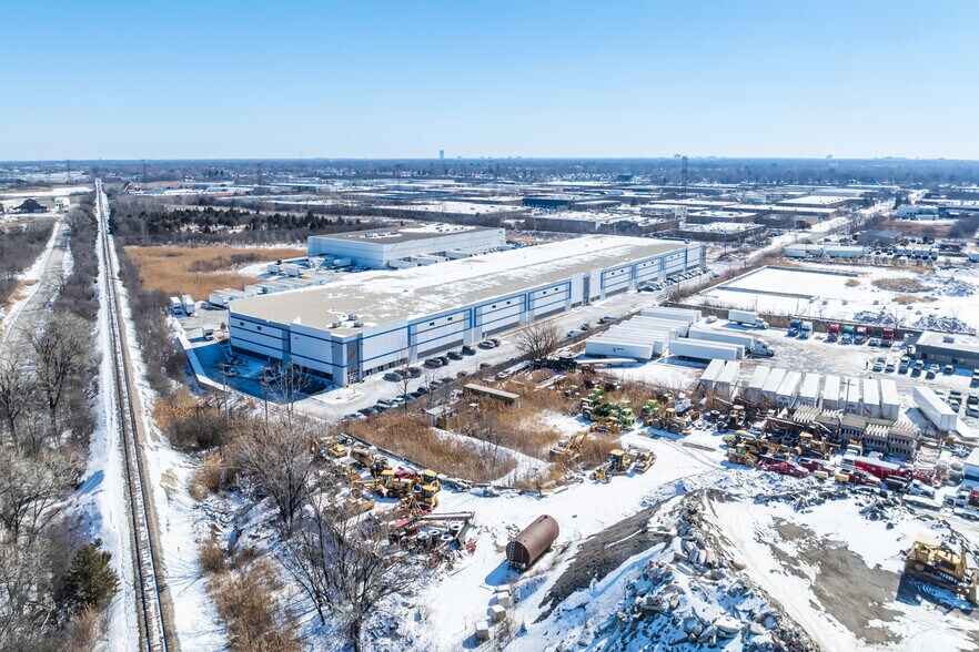 More Photos Of 1307 N Lombard Rd, Lombard Warehouse For Lease