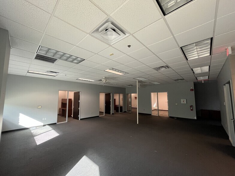 More Photos Of 4220 E McDowell Rd, Mesa Warehouse For Lease
