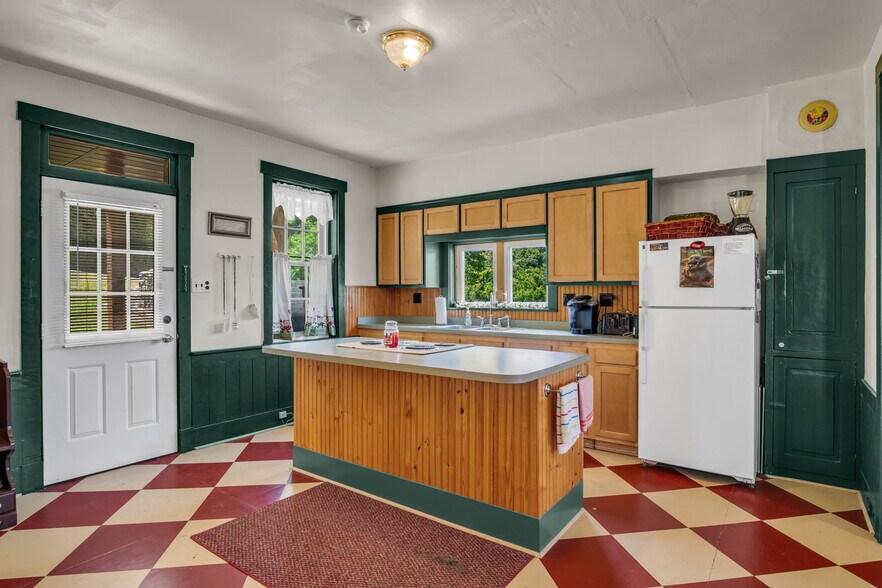 More Photos Of 3 Orchard Rd, Liverpool Winery Vineyard For Sale