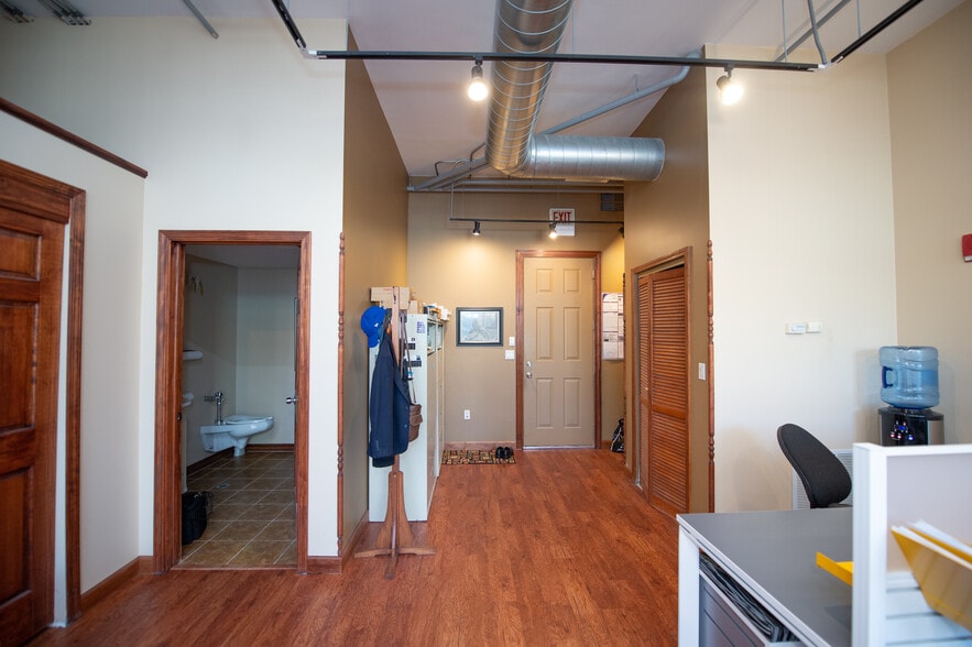 More Photos Of 824 W Superior St, Chicago Office Residential For Sale