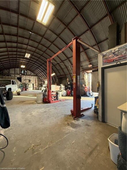 More Photos Of 702 N Ridgewood Dr, Sebring General Retail For Sale