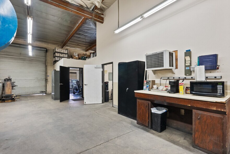 More Photos Of 12455 Branford St, Pacoima Warehouse For Sale