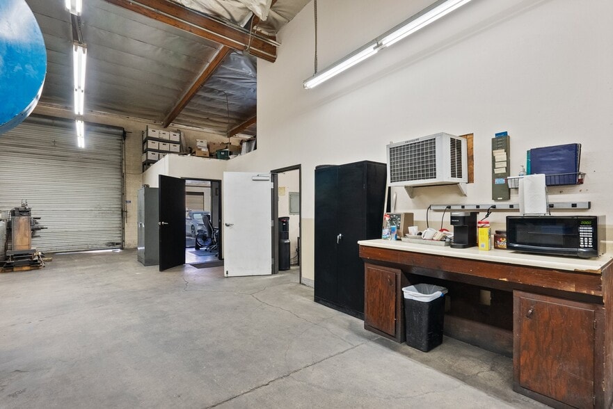 More Photos Of 12455 Branford St, Pacoima Warehouse For Sale