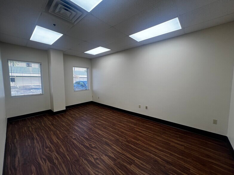 More Photos Of 3125 Drane Field Rd, Lakeland Warehouse For Lease