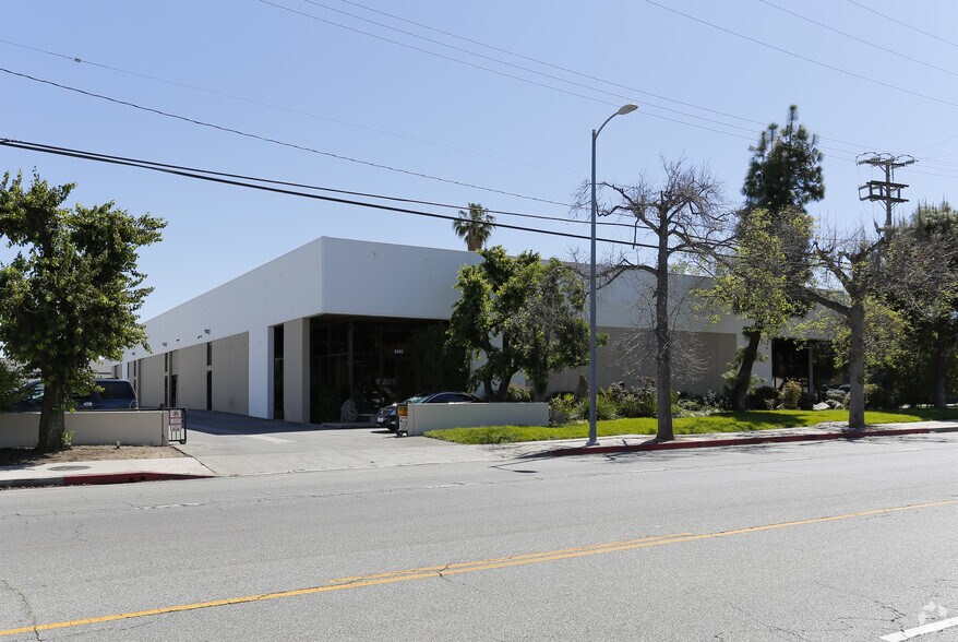 Primary Photo Of 6400 Variel Ave, Woodland Hills Manufacturing For Lease