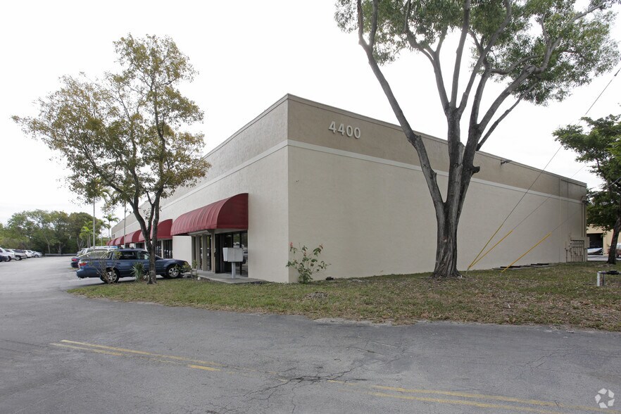More Photos Of 4400 NW 19th Ave, Pompano Beach Warehouse For Lease