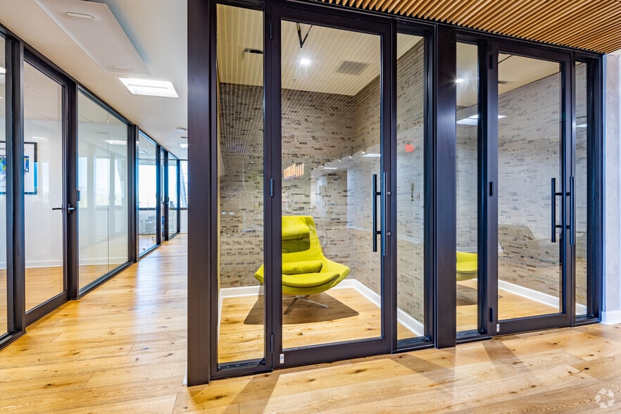 More Photos Of 600 Cleveland St, Clearwater Office For Lease