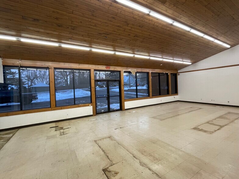 More Photos Of 3542 Shoreline Dr, Wayzata Freestanding For Lease