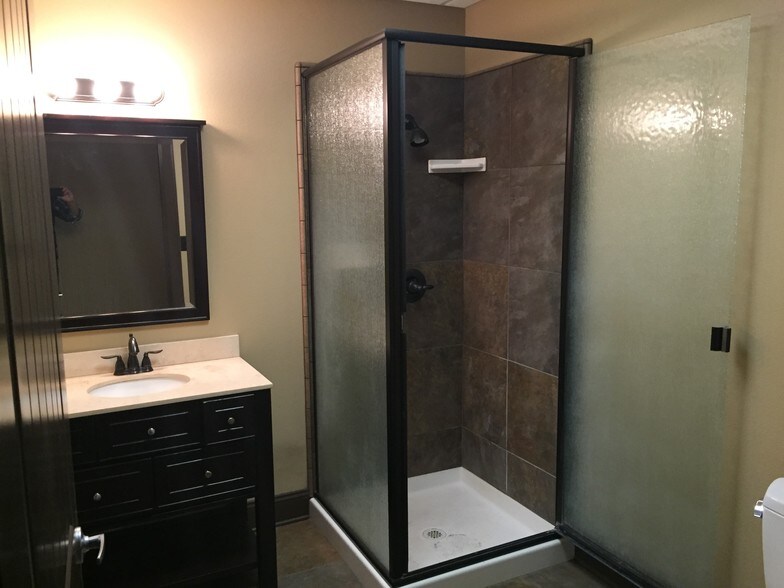 More Photos Of 13290 Contractors Dr, Chico Manufacturing For Lease