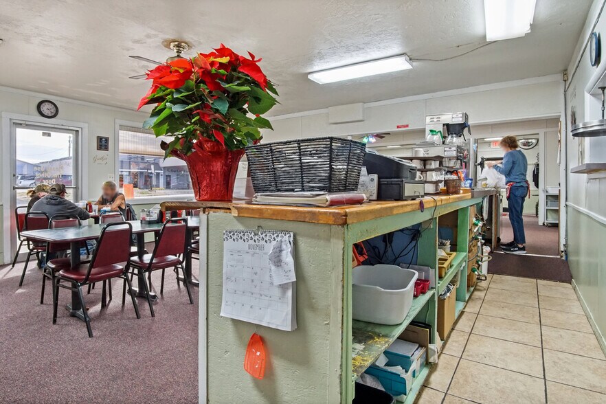 More Photos Of 411 E Broadway Ave, Mcloud Restaurant For Sale