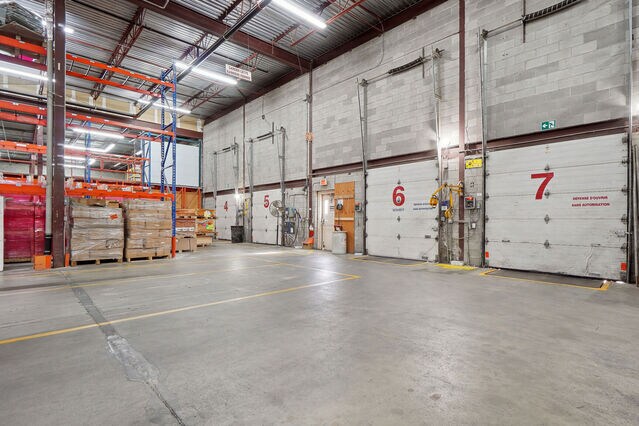 More Photos Of 3800 Boul Du Tricentenaire, Montréal Warehouse For Sale