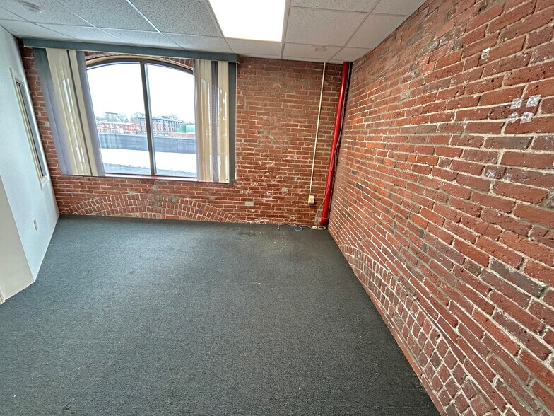 More Photos Of 801 Islington St, Portsmouth Storefront For Lease
