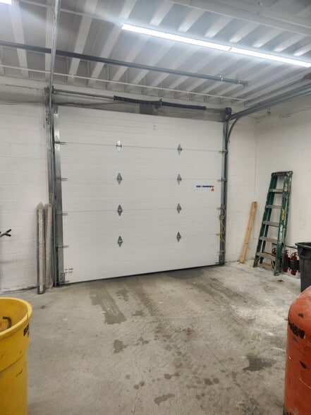 More Photos Of 15 Sproat St, Middleborough Industrial For Lease