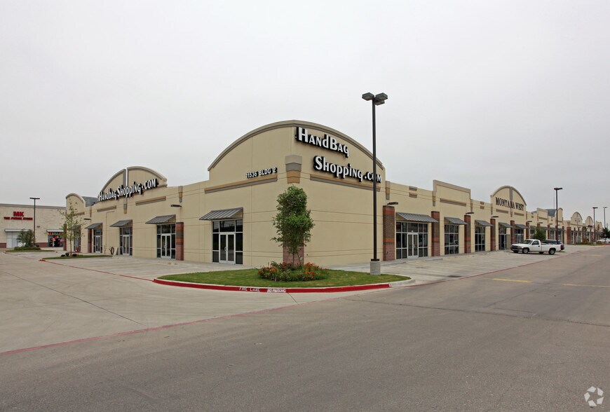 More Photos Of 11536 Harry Hines Blvd, Dallas General Retail For Sale