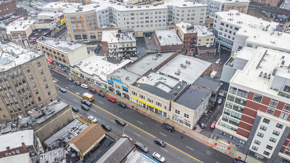 More Photos Of 606 Bloomfield Ave, Bloomfield Storefront Retail Office For Sale