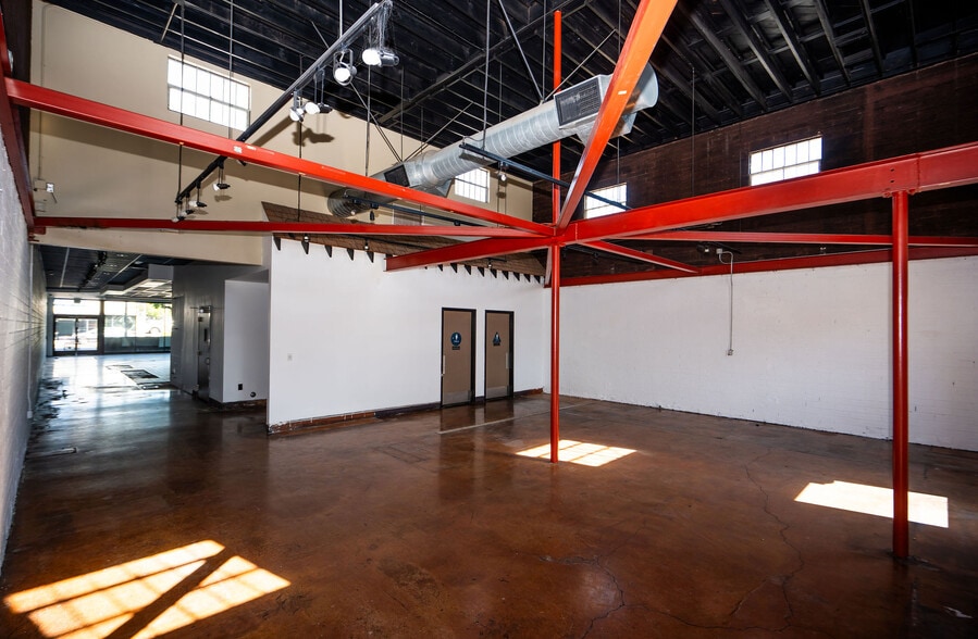 More Photos Of 1221-1231 Garnet Ave, San Diego Storefront For Lease