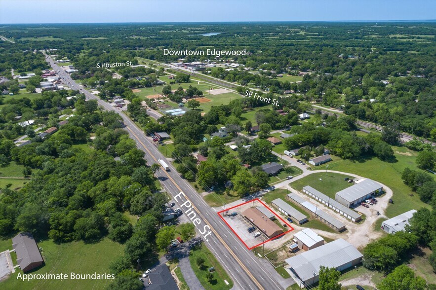 More Photos Of 701 E Pine St, Edgewood Flex For Lease
