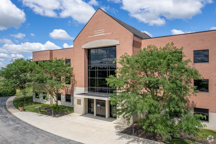 More Photos Of 1 Heritage Pl, Piqua Business Park For Lease