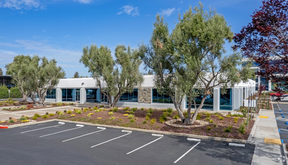 More Photos Of 445-447 Indio Way, Sunnyvale Research And Development For Lease