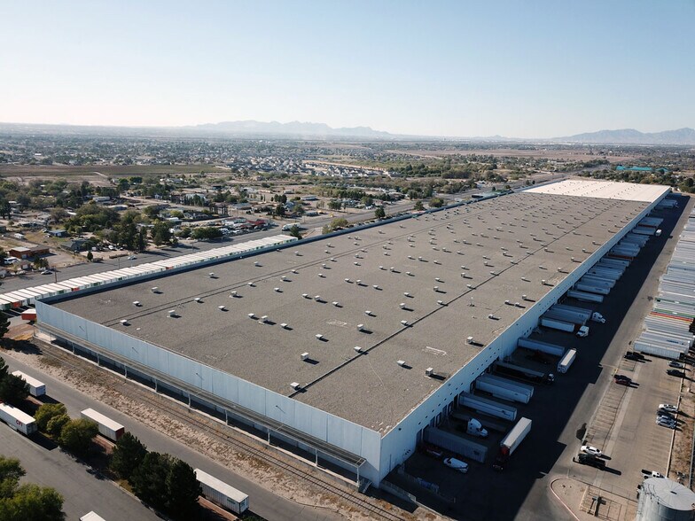 More Photos Of 11751 Alameda Ave, Socorro Distribution For Lease