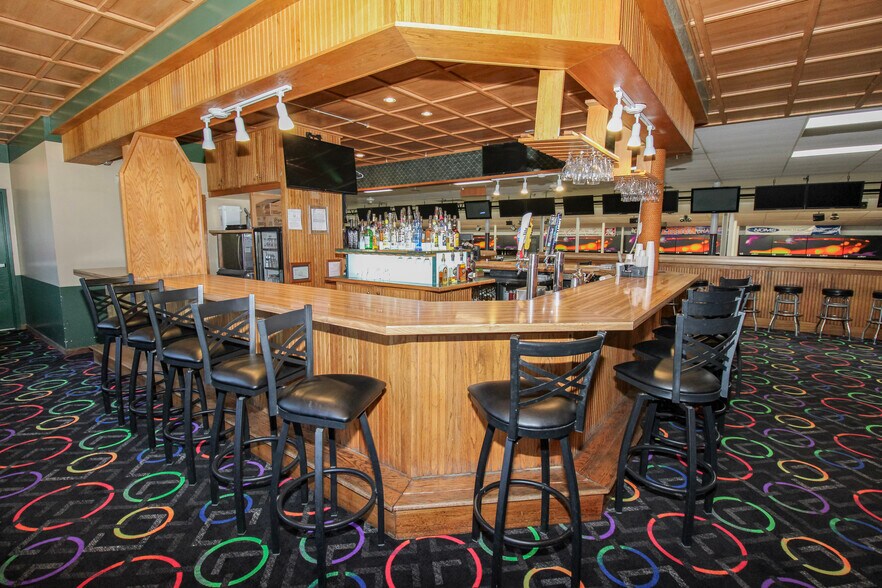 More Photos Of 125 Main St, Huron Bowling Alley For Sale