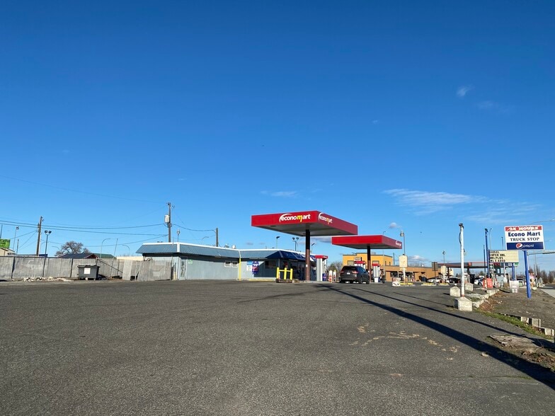 More Photos Of 1211 E Lewis St, Pasco Convenience Store For Sale