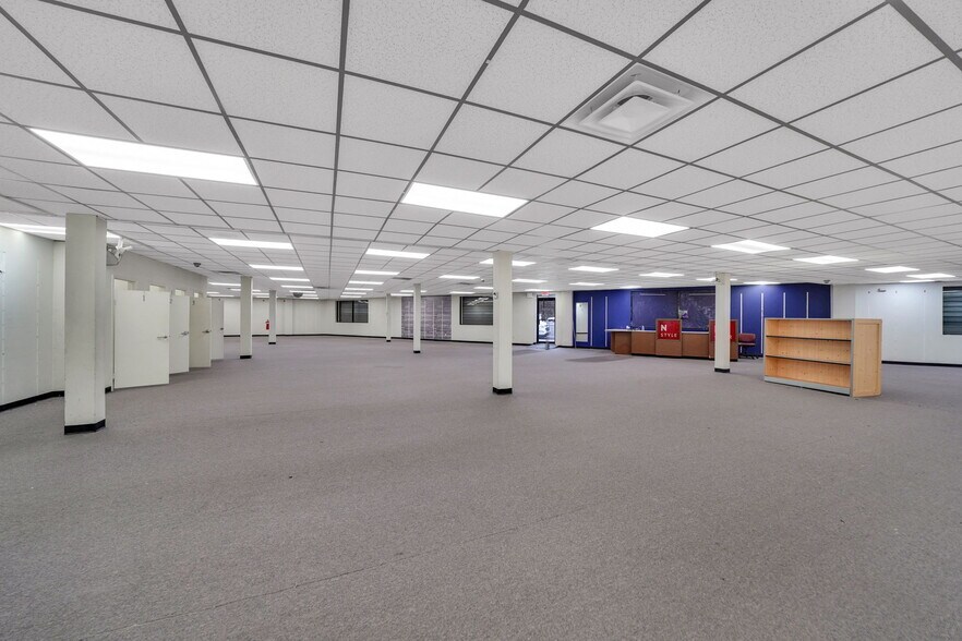 More Photos Of 150 W Sunrise Hwy, Lindenhurst General Retail For Lease