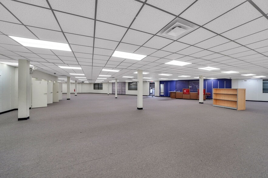 More Photos Of 150 W Sunrise Hwy, Lindenhurst General Retail For Lease