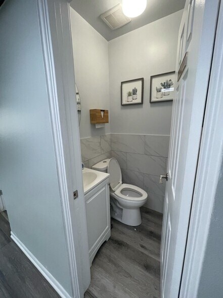 More Photos Of 9504-9510 S Hamilton Ave, Chicago Medical For Lease