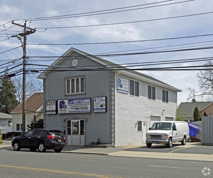 Primary Photo Of 150 Jerusalem Ave, Massapequa Office For Sale