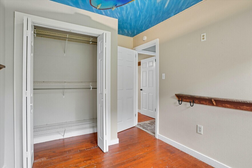More Photos Of 100 Howard Ln, Oak Ridge Apartments For Sale