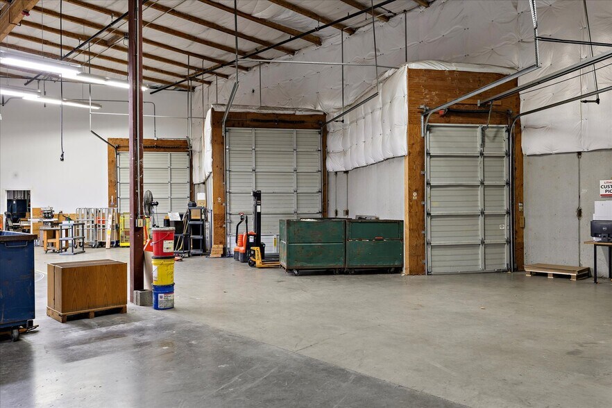 More Photos Of 21021 66th Ave W, Lynnwood Manufacturing For Sale