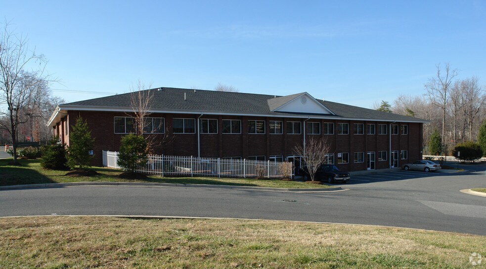 More Photos Of 24 Onville Rd, Stafford Office For Lease