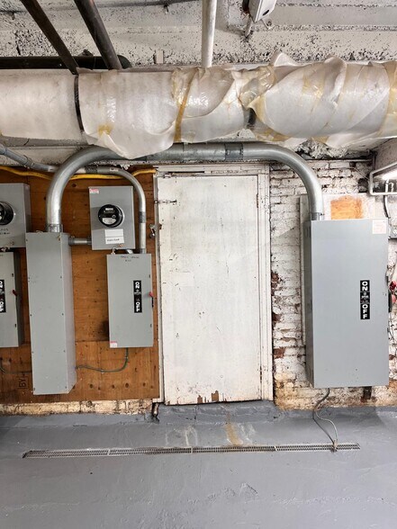 More Photos Of 6116 Bergenline Ave, West New York Storefront Retail Office For Lease