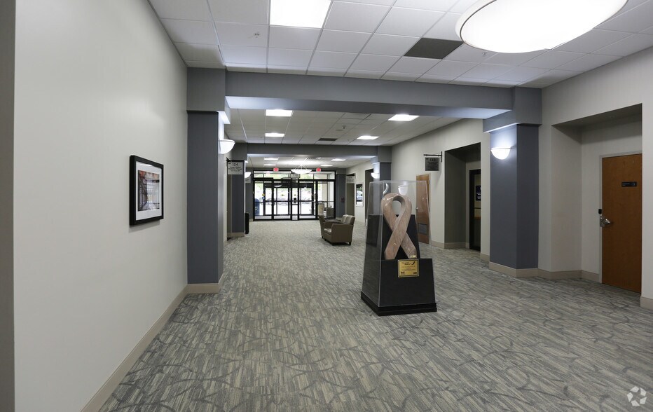 More Photos Of 711-713 Troy Schenectady Rd, Latham Medical For Lease