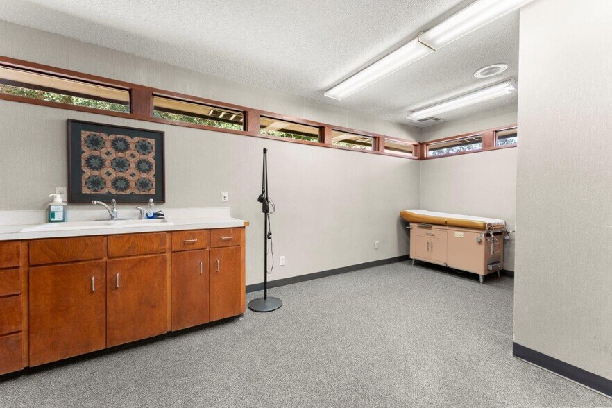 More Photos Of 4150 Nelson Rd, Lake Charles Healthcare For Lease