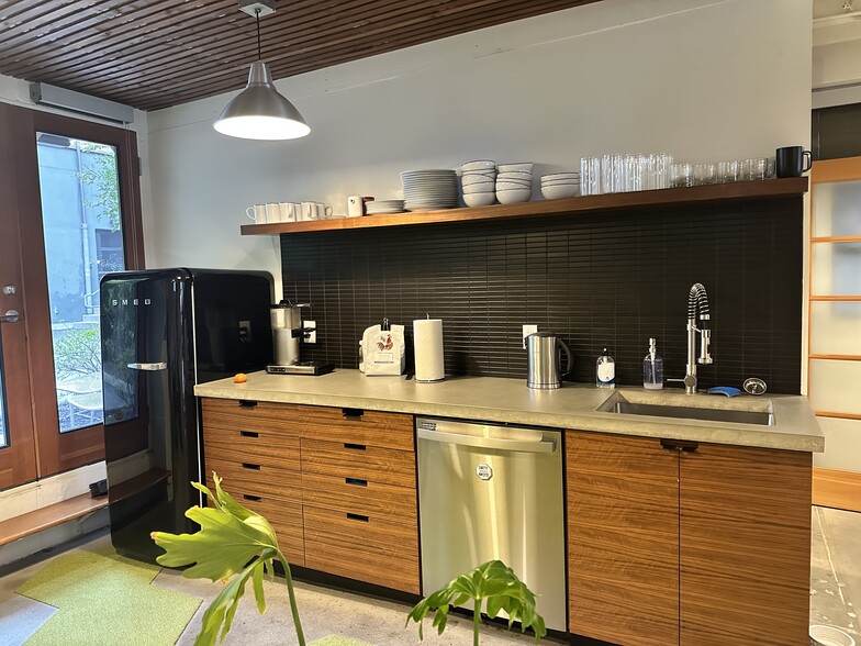 More Photos Of 1922 NW Pettygrove St, Portland Loft Creative Space For Sale