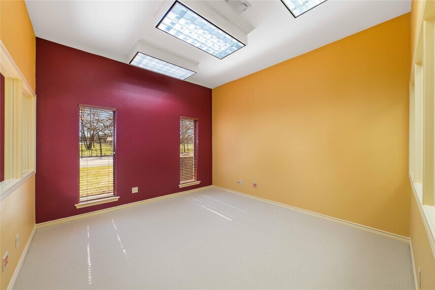 More Photos Of 3101 Austin Ave, Brownwood Bank For Sale