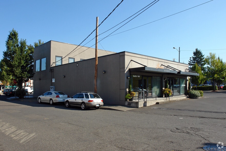More Photos Of 3902 NE Sandy Blvd, Portland Office For Sale