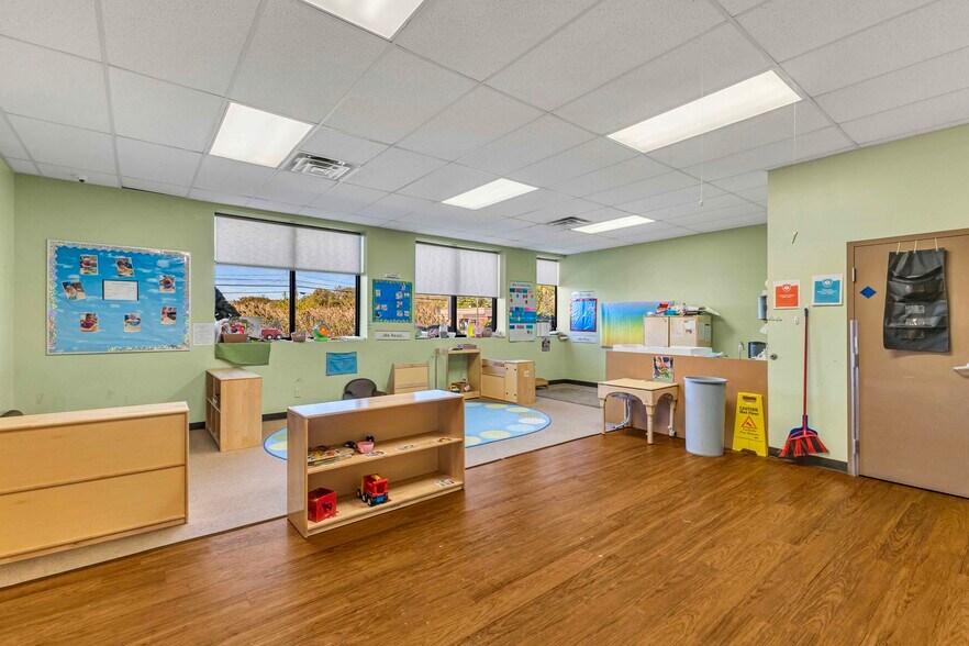 More Photos Of 941 Center Rd, Avon Freestanding For Sale