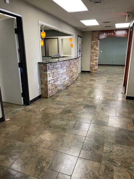 More Photos Of 16302 San Pedro Ave, San Antonio Veterinarian Kennel For Lease