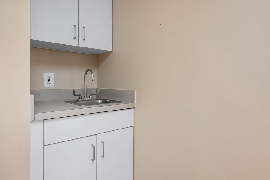 More Photos Of 207 Ridgely Ave, Annapolis Medical For Lease