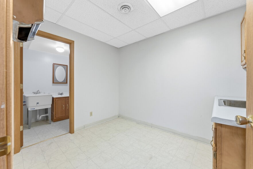 More Photos Of 108 Penn St, Point Marion Office For Lease