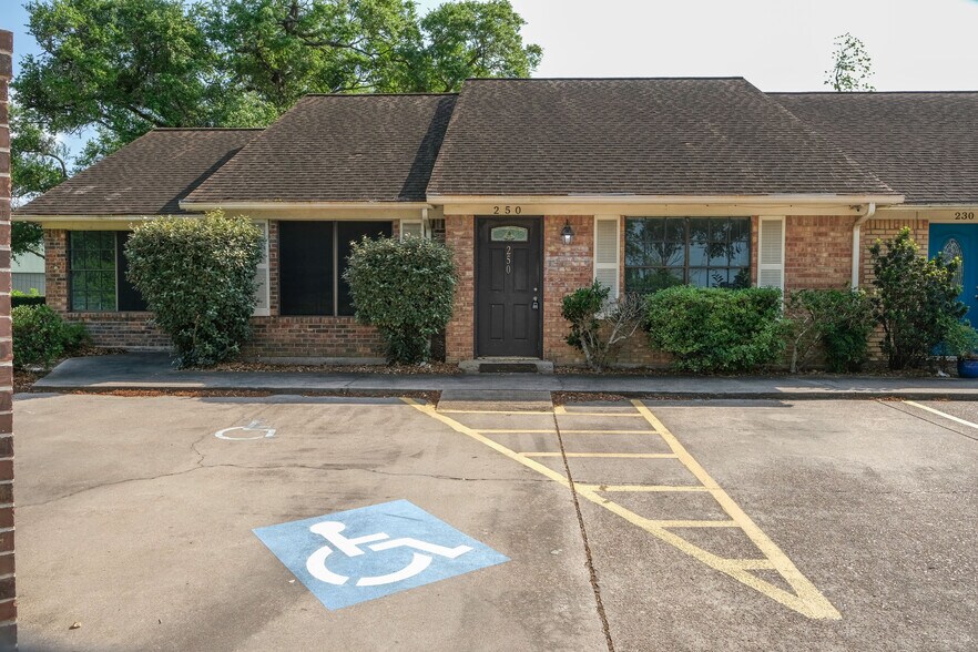 Primary Photo Of 115 N Dixie Dr, Lake Jackson Office For Lease