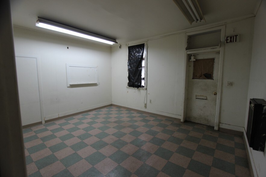More Photos Of 378 Johnston Ave, Jersey City Warehouse For Lease