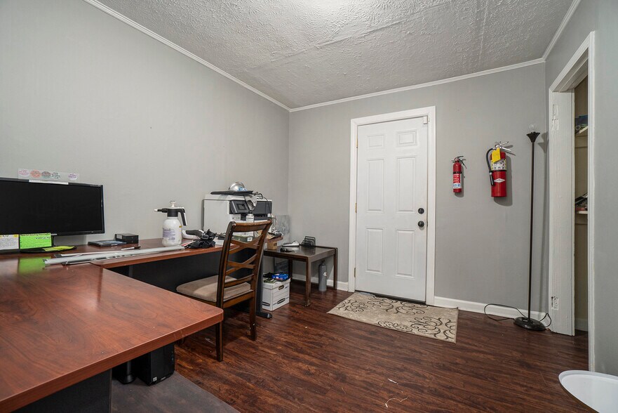 More Photos Of 7336 Lee Rd, Lithia Springs Office Residential For Sale