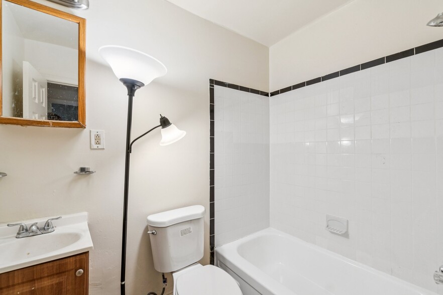 More Photos Of 3104 Bruce Pl SE, Washington Apartments For Sale