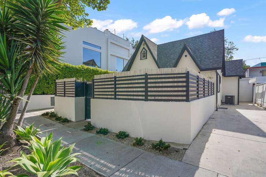 More Photos Of 617 Westmount Dr, West Hollywood Apartments For Sale